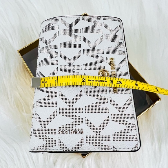 Michael Kors Jet Set Charm Medium Slim Wallet - Picture 14 of 15